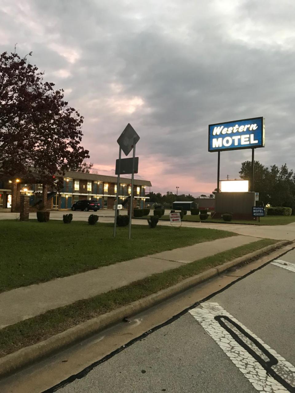 Western Motel Brinson Crossing Εξωτερικό φωτογραφία